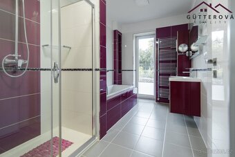 Elegantní rodinný dům s garáží a pozemkem 1.261 m2 v Městě T - 3
