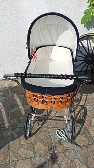 Zachovalý retro kočárek pro panenky - 3