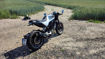 Husqvarna Svartpilen 125 2022 (dvojník KTM Duke 125) - 3