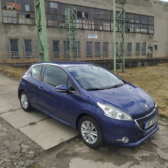 Peugeot 208 1.2 benzín 60kw, poctivých 136tkm, klima - 3