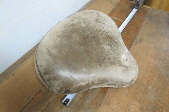 Sedlo ze starého motocyklu - 3