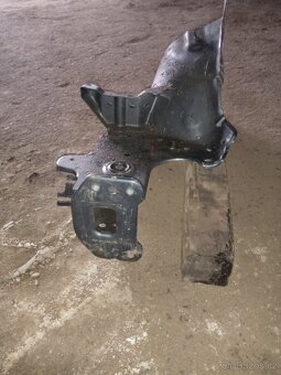 Vw Caddy 05 karosérie - 3