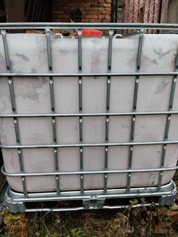 Prodám kontejner na vodu 1000l - celkem 2 ks - 3