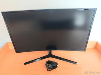 27" SAMSUNG LC27F396FHUXEN - 3