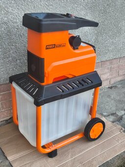 Prodám elektrický Válcový drtič Powersilent 2800 W.. - 3