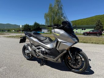 HONDA Forza 750 - 3