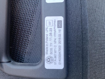 VW Touran r.v. 2016-23 - originální roleta kufru - 3