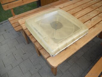 Střešní okno do karavanu s ventilátorem - 3