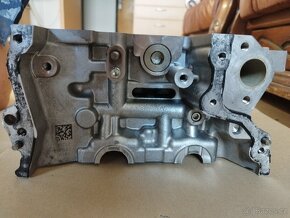 Hlava motoru 90352085F - 3