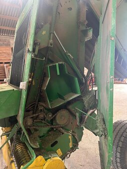 Lis na kulaté balíky John Deere 590 - 3