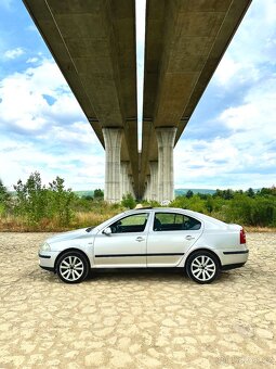 Škoda Octavia 2, 2.0 TDI PD DSG Elegance 103kW - 3