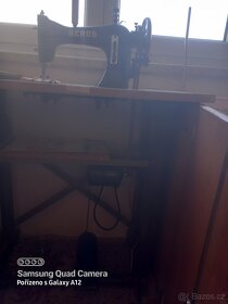 Starý šicí stroj. - 3