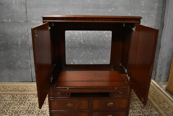 Televizní komoda - 3