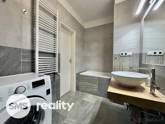 Pronájem světlého bytu 2+kk s výhledem na Central park, Bran - 3