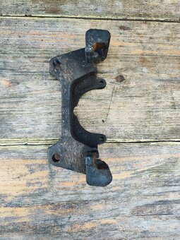 Přední držák brzd. třmene - audi a4 B7 - 3