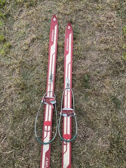 Staré retro dřevěné lyže - 3