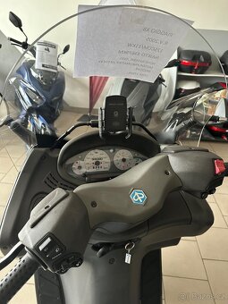 Skútr Piaggio X8 - 3