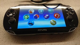 PS Vita + příslušenství + hra - 3