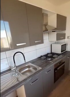 Dlouhodobý pronájem 3+1 68m2 a12m2 lodžie Praha 4 Modřany - 3