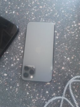 Apple 11 - 3