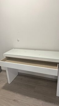 Kosmetický stolek - 3