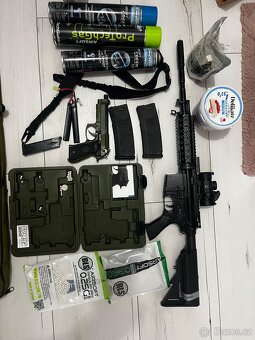 Kompletní airsoftový set – replika M4 + Beretta + příslušens - 3