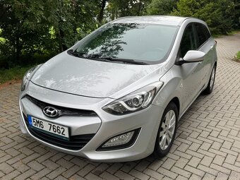 Hyundai i30 combi 1.6, benzín, 88 kW, 124 tis. km, stříbrná - 3