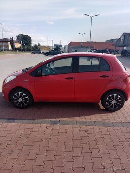 Toyota Yaris 1.3 VVT-i 64kW, benzín, 5dveří - 3