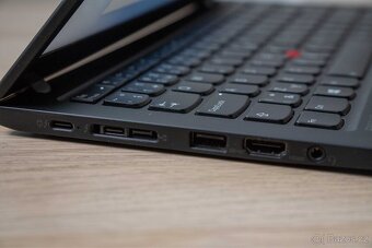 Lenovo X1 Carbon Gen 8 / 4K / i7 / 16GB RAM / 1TB NVMe SSD - 3