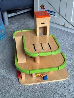 Garáž dřevěná pro vláčkodráhu - 3