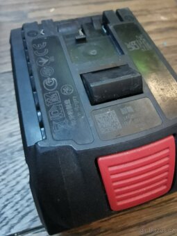 Nabiječka Bosch Gal 3680 CV a baterie Pro core 18 V - 3