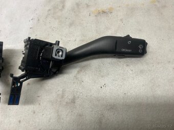 ŠKODA OCTAVIA 2 2004-2013 - PÁČKY POD VOLANT S TEMPOMATEM - 3