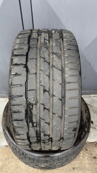 2x Hankook 255/35/18 / 2x Nokian 225/40/18 - 3