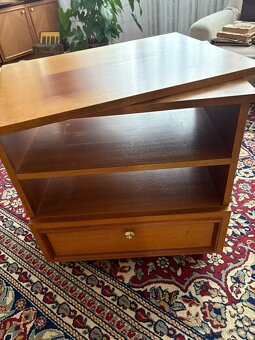 Skříňka s otočnou vrchní deskou - 3