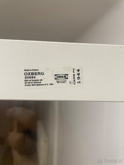 Bílá prosklenná skříň - 3