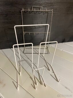 stojánky, stojánek na talíře , drátěný program do výlohy - 3