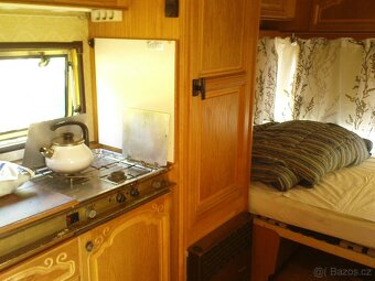 karavan Com 520 u jezera - 3