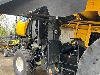 New Holland CR 8.90 - 3