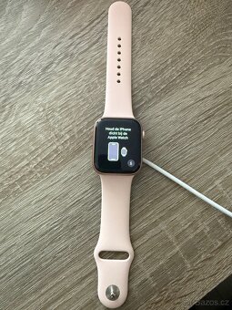 Prodám Apple Watch series 5, 44mm Rosegold Aluminium - 3