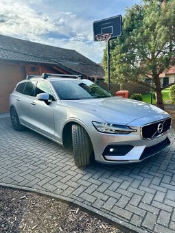 Volvo V60 II B4 145kw 2022 Momentum Pro - 3