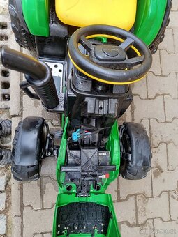 Prodám dětský traktor John Deere dočasně zamluvený - 3