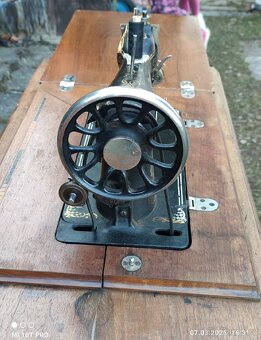 Retro šicí stroj - 3