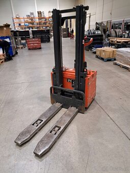 Elektrický paletový zakladač/vozík LINDE (Typ L14), Nosnost - 3