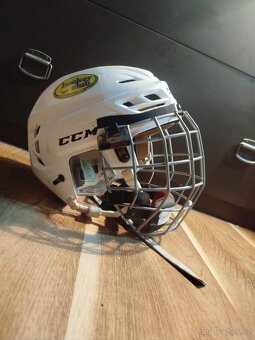 Hokejová výbava - 3