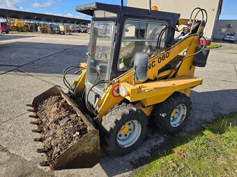 smykový nakladač UNC - 060  z provozu - 3