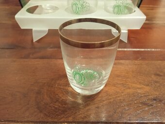 Retro skleničky s plastovým nosičem - 3