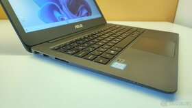 ASUS ZenBook UX305CA - 3