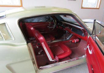Ford Mustang Fastback - 3