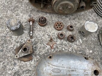 Motor jawa 250/559 Panelka rozebraný - 3
