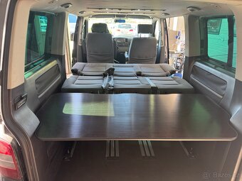 Lůžková úprava VW T5/T6 Multivan konzoly s deskou vč matrace - 3